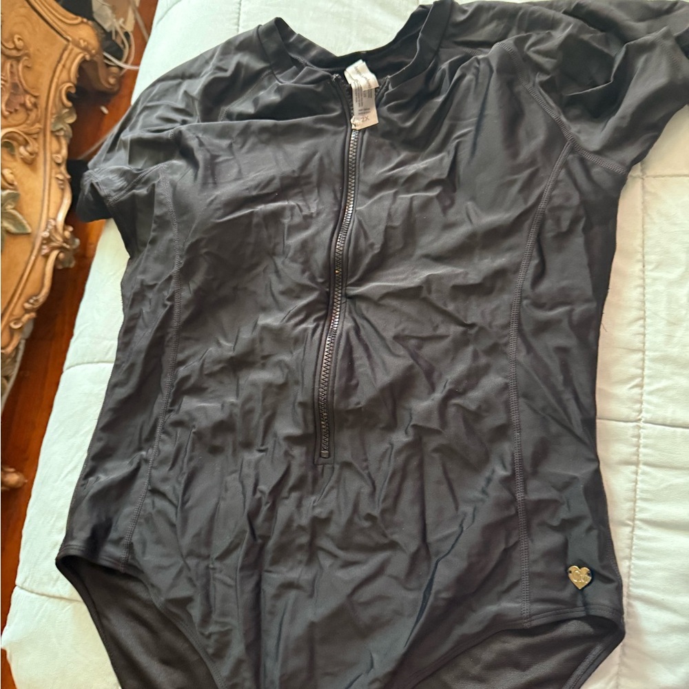 Catherine Malandrino Black short sleeve bathing suit .. Swim wear 2X..